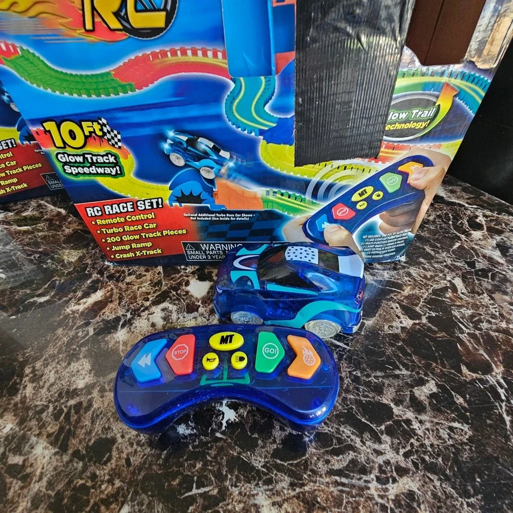 Magic Tracks Turbo RC Glow Track Set 200 Pieces 10Ft Speedway with Remote Car